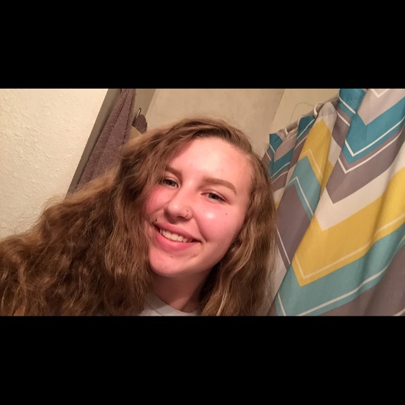 Meet your Posher, Liv - Picture 1 of 1